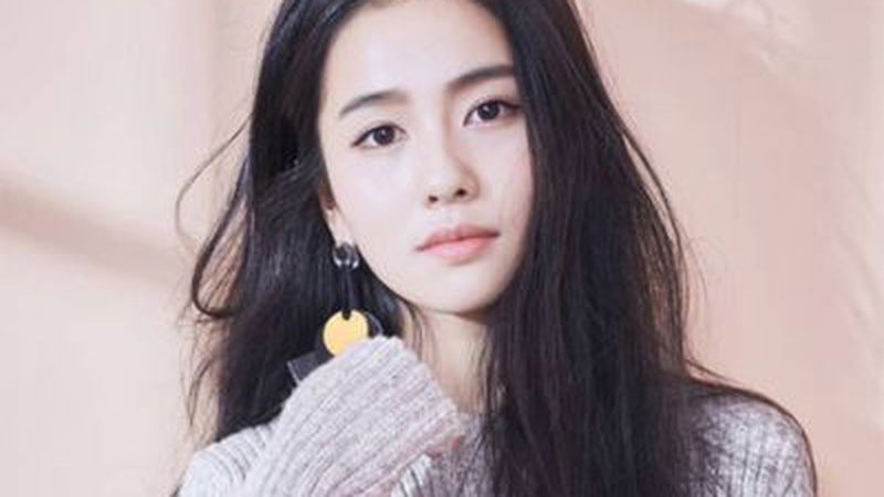 白鹿李昀锐大片花絮曝光候场互动默契甜度超标